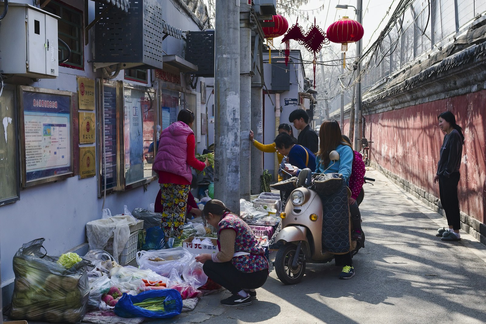 A lively neighbourhood produce market in China